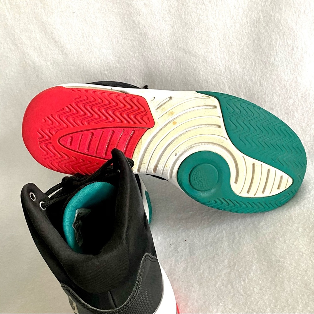 jordan max aura black and white mens